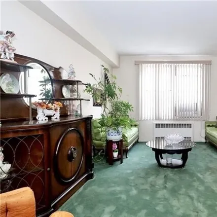 Image 3 - 702 Kathleen Place, New York, NY 11235, USA - Apartment for sale