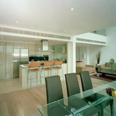 Image 2 - 1 West India Quay, 26 Hertsmere Road, Canary Wharf, London, E14 4AW, United Kingdom - Apartment for rent