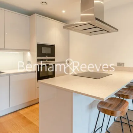Image 7 - Beaufort Drive, London, NW11 6BS, United Kingdom - Apartment for rent