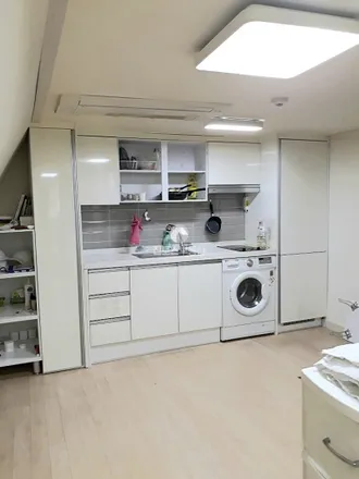 Rent this studio apartment on 서울특별시 강남구 청담동 13-24