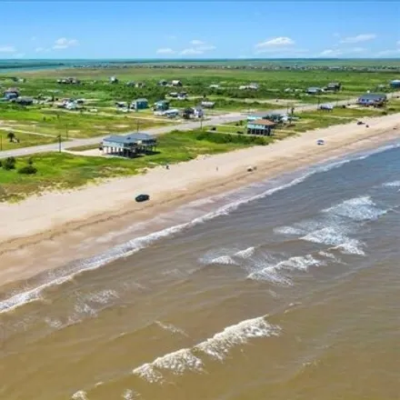 Image 3 - 1024 Seagull Street, Gilchrist, Galveston County, TX 77617, USA - House for sale