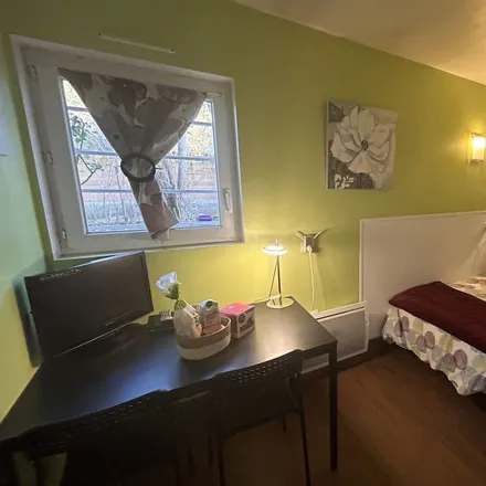 Rent this 1 bed apartment on 31120 Portet-sur-Garonne
