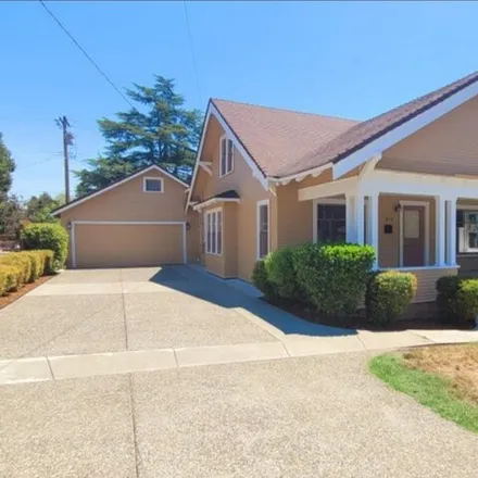 Buy this 5 bed house on 837 Northwest 5th Street in Grants Pass, OR 97526