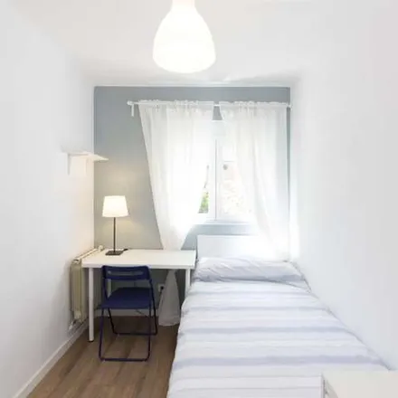 Image 1 - Calle de Seseña, 37, 28024 Madrid, Spain - Apartment for rent