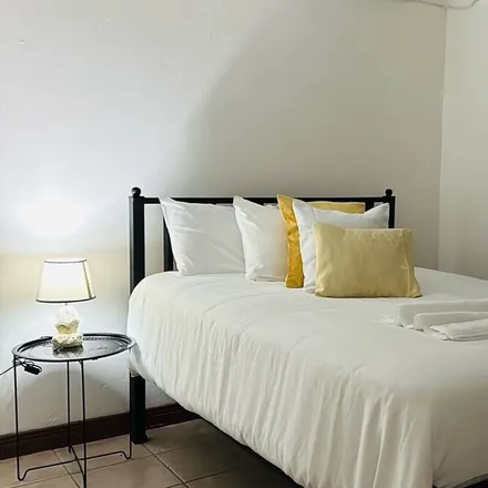 Rent this 2 bed apartment on Cantón Quepos