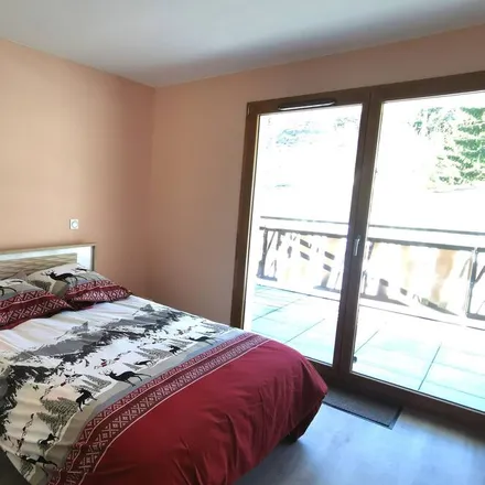 Rent this 3 bed condo on 73230 Les Déserts