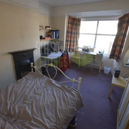 Rent this 5 bed apartment on Hesi Local in 151 Queens Road, Leicester