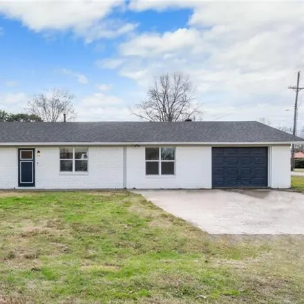Buy this 4 bed house on 285 May Street in Calera, Bryan County