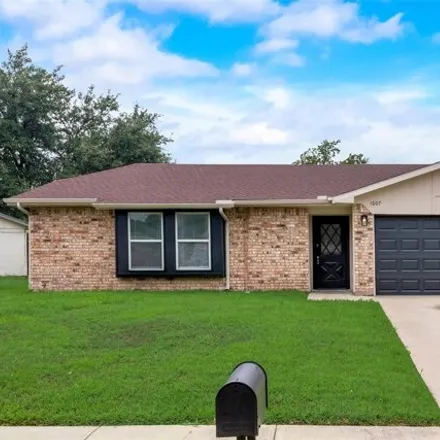 Rent this 4 bed house on 1607 Roundrock Trl in Mesquite, Texas
