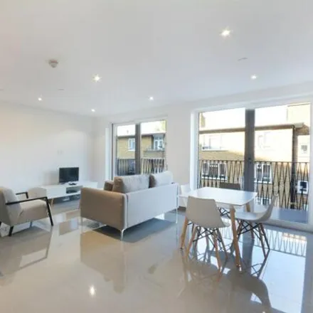 Rent this 3 bed room on Hunter House in King James Street, London