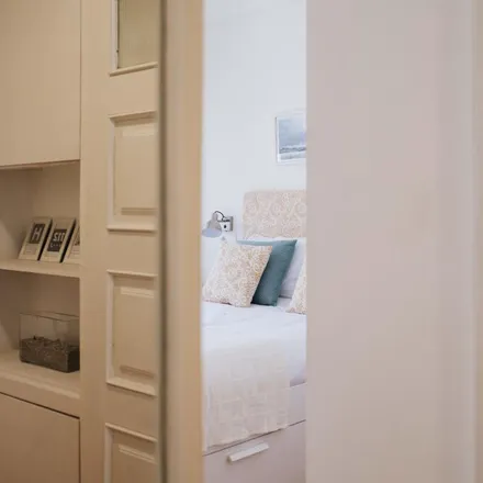 Rent this 1 bed apartment on Rua do Duque de Palmela in 4000-372 Porto, Portugal