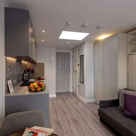Rent this 1 bed apartment on Notting Hill Gate in London, W11 3JS