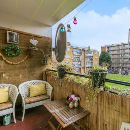 Buy this 3 bed apartment on Crompton House in Hall Place, London