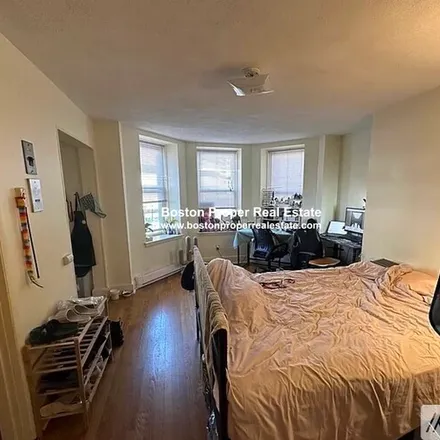 Rent this 2 bed apartment on 32 Westland Ave