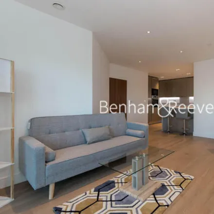 Rent this 1 bed room on Vista Apartments in School Lane, London