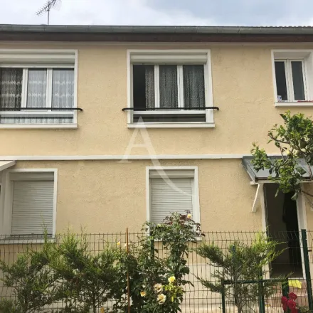 Rent this 3 bed apartment on 202 Rue Paul Vaillant Couturier in 94140 Alfortville, France