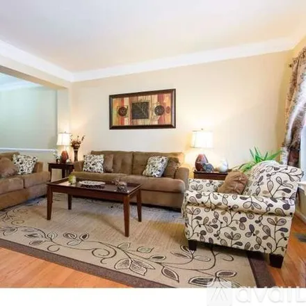 Image 3 - 215 Birchwood Drive, Unit 215 - Townhouse for rent