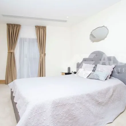 Rent this 3 bed apartment on John Islip Street in London, SW1V 2JE