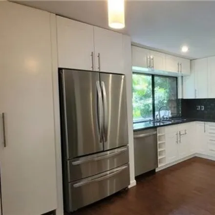 Rent this 2 bed condo on 977 East California Avenue in Glendale, CA 91206