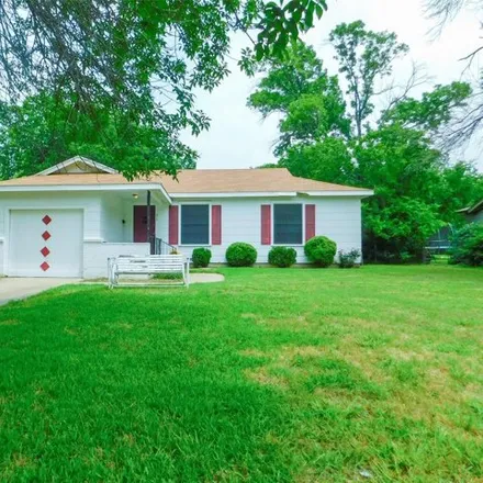 Rent this 2 bed house on 872 Cordell Street in Denton, TX 76201