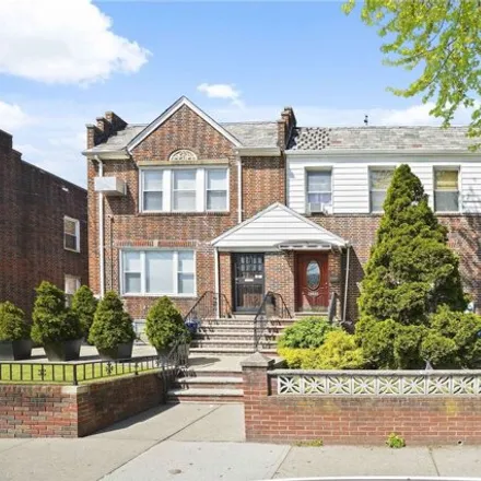 Image 1 - 53-56 65th Place, New York, NY 11378, USA - House for sale