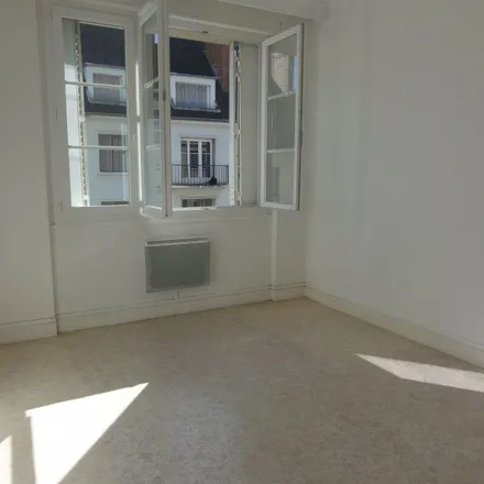 Image 3 - 32 Rue du Maréchal Leclerc, 71200 Le Creusot, France - Apartment for rent