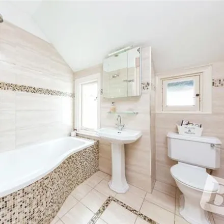 Image 7 - Slewins Lane, London, RM11 2BU, United Kingdom - House for sale