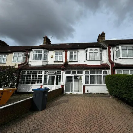 Rent this 4 bed townhouse on Buller Road in London, CR7 8QY