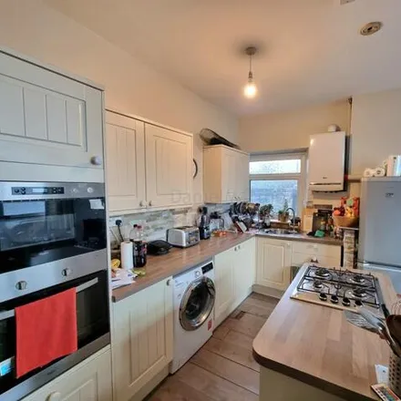 Image 5 - Cadoc Crescent, Barry, CF63 2NW, United Kingdom - Apartment for sale