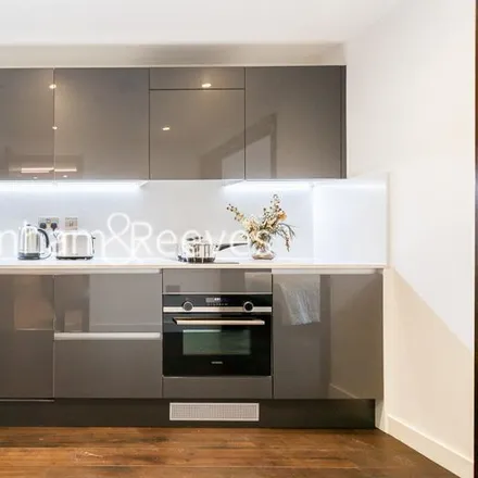 Image 2 - Rosemary, 85 Royal Mint Street, London, E1 8ZU, United Kingdom - Apartment for rent