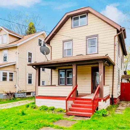 Rent this 4 bed house on 1028 Kling St