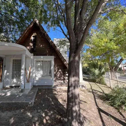 Rent this 3 bed house on Escuela Secundaria de Río Negro N° 35 in Los Nogales 1400, El Manzanar