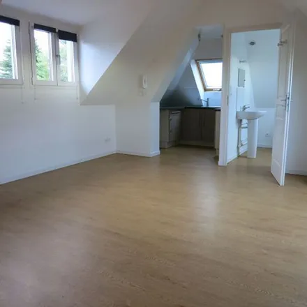 Rent this 1 bed apartment on 31 Place de la Libération in 76230 Bois-Guillaume, France