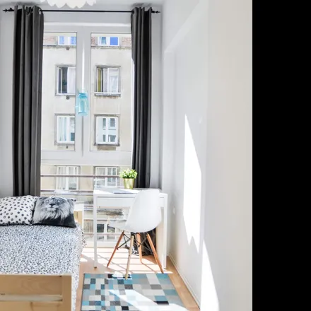 Rent this 4 bed room on Nowowiejska 4 in 00-649 Warsaw, Poland