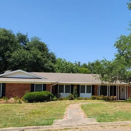 Buy this 5 bed house on 877 Woodum Lane in Mexia, TX 76667