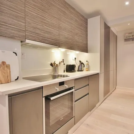 Image 5 - Latymer Court, Hammersmith Road, London, W6 8BS, United Kingdom - Apartment for rent