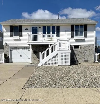 Rent this 3 bed house on Service Lane in Manasquan, Monmouth County
