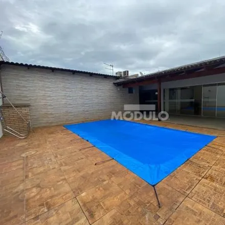 Rent this 2 bed house on Rua Itabira in Daniel Fonseca, Uberlândia - MG