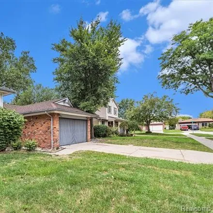 Image 3 - 39859 Forbes Drive, Sterling Heights, MI 48310, USA - House for sale