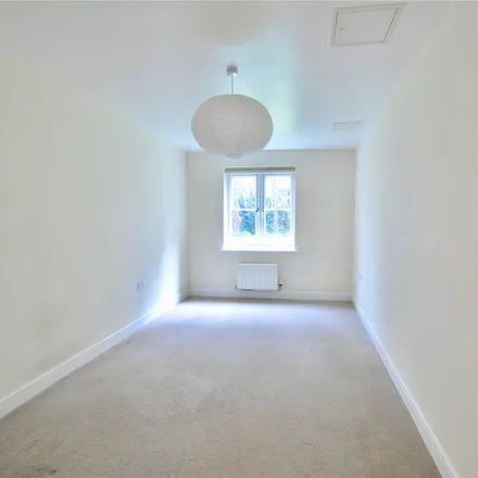Rent this 2 bed apartment on London Road in Jacobs Well, GU1 1YZ