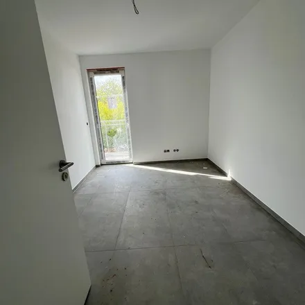 Rent this 4 bed apartment on Phillip-Ullrich-Straße in 63073 Offenbach am Main, Germany