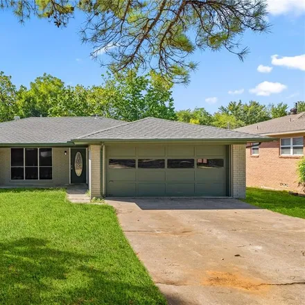 Buy this 3 bed house on 1308 Crestview Drive in Denison, TX 75020
