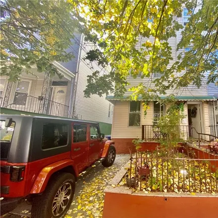 Buy this 5 bed townhouse on 650 East 221st Street in New York, NY 10467