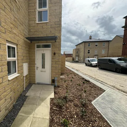 Rent this 4 bed duplex on Foundry Mill Street in Leeds, LS14 6EJ