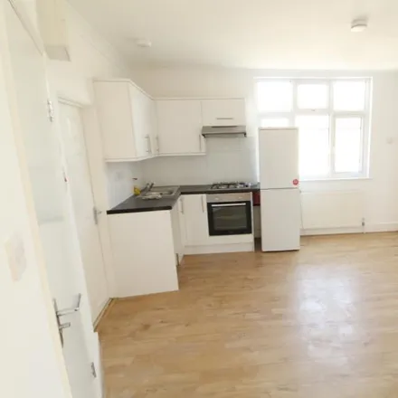 Rent this 2 bed apartment on Seymour Avenue in London, N17 9RG