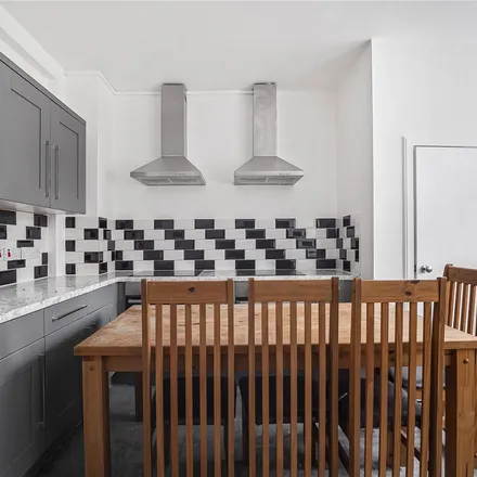 Rent this 6 bed apartment on Harper Road in London, E6 5QA