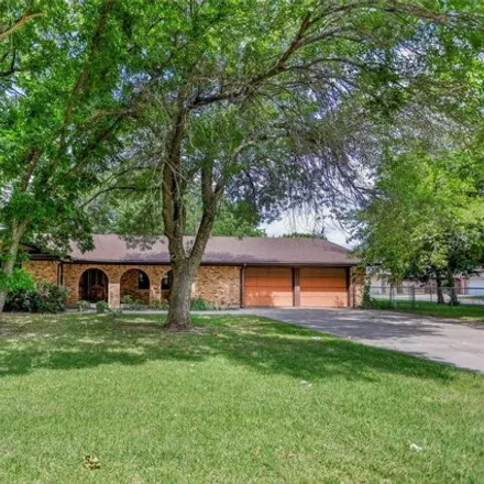 Buy this 4 bed house on 831 N Willow St in Lindsay, Texas
