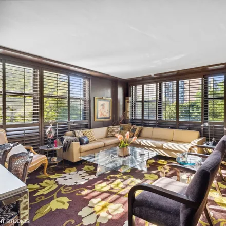 Image 7 - State Parkway Condominiums, 1445 North State Parkway, Chicago, IL 60610, USA - House for sale