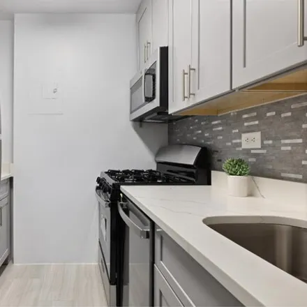 Image 4 - La Premier, West 55th Street, New York, NY 10019, USA - Apartment for rent
