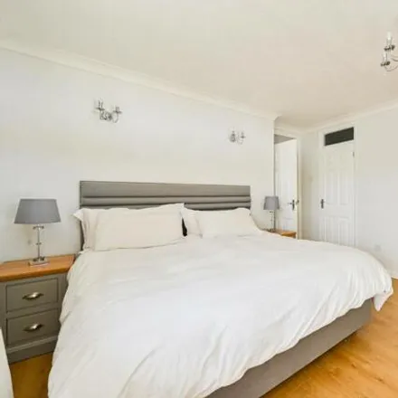 Image 7 - 6 Isambard Mews, Cubitt Town, London, E14 3XB, United Kingdom - Duplex for sale